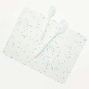 NWT Chic and tonic 3 piece baking set